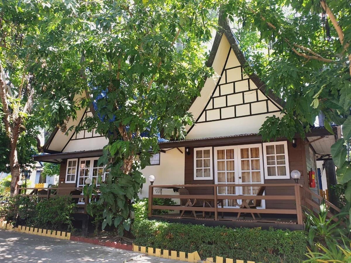 Luna Hut 渡假村