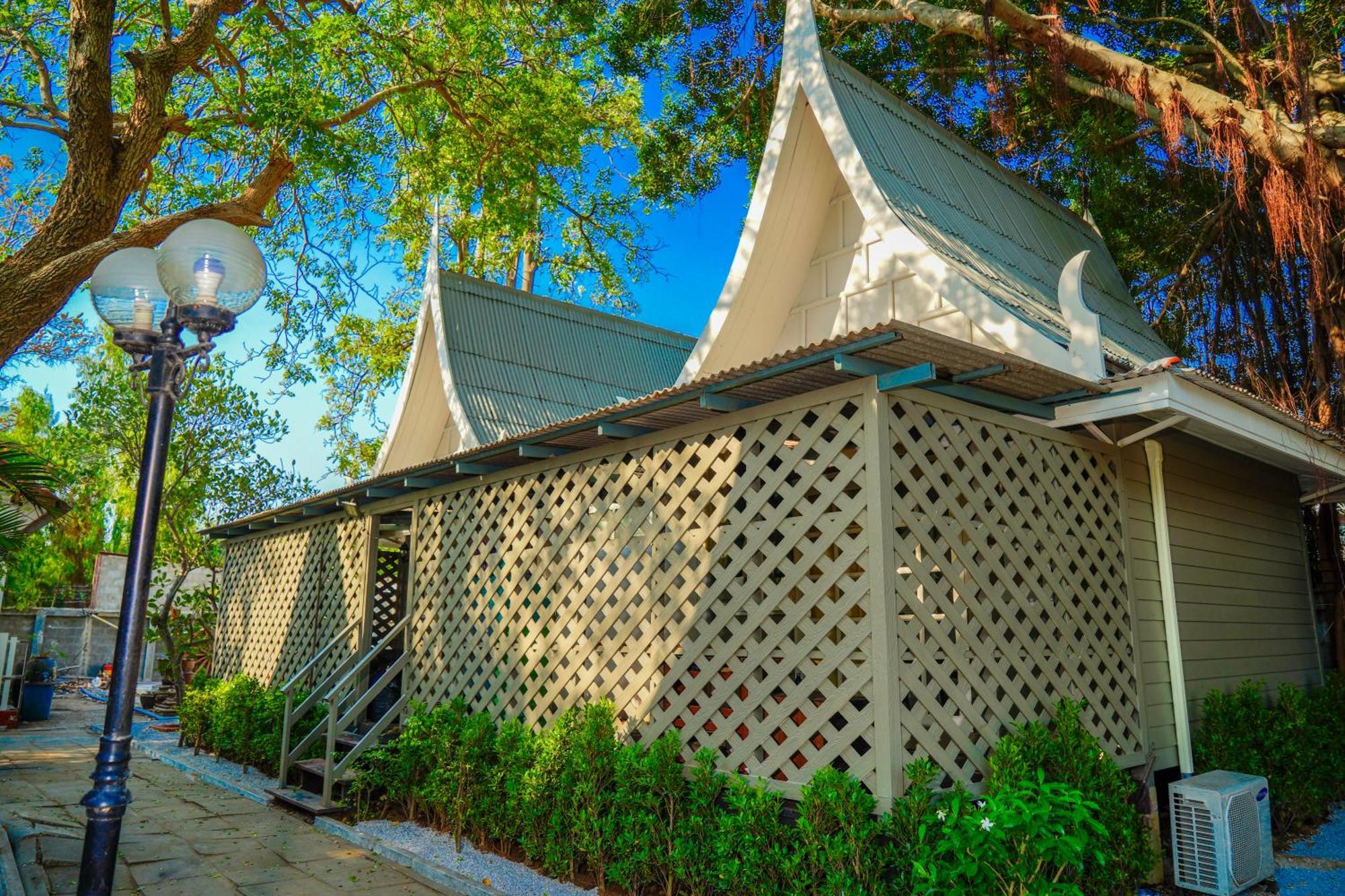 Luna Hut 渡假村 华欣